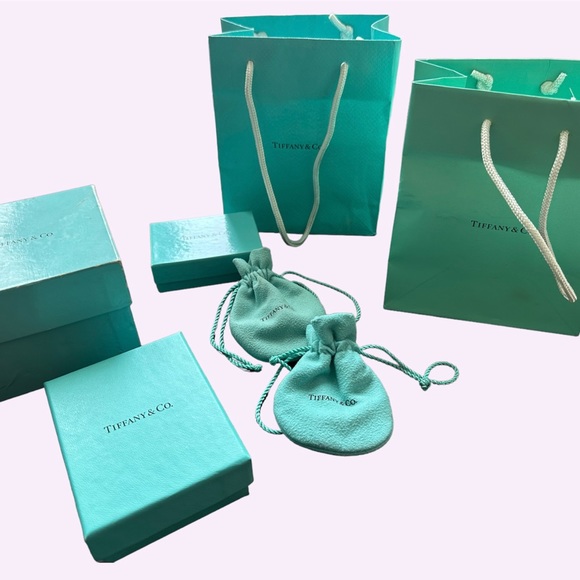 Tiffany & co bundle gift/ shopping bags/ accessories - Picture 3 of 3